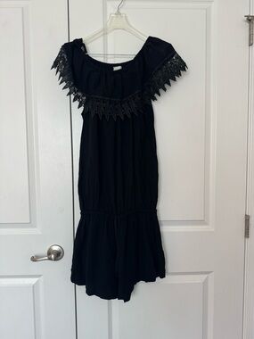 Women’s Black Off-Shoulder Lace-Trim Shorts Romper size xl